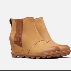 Women’s Sorel Joan of Arctic Chelsea wedge boots, used but in good condition.